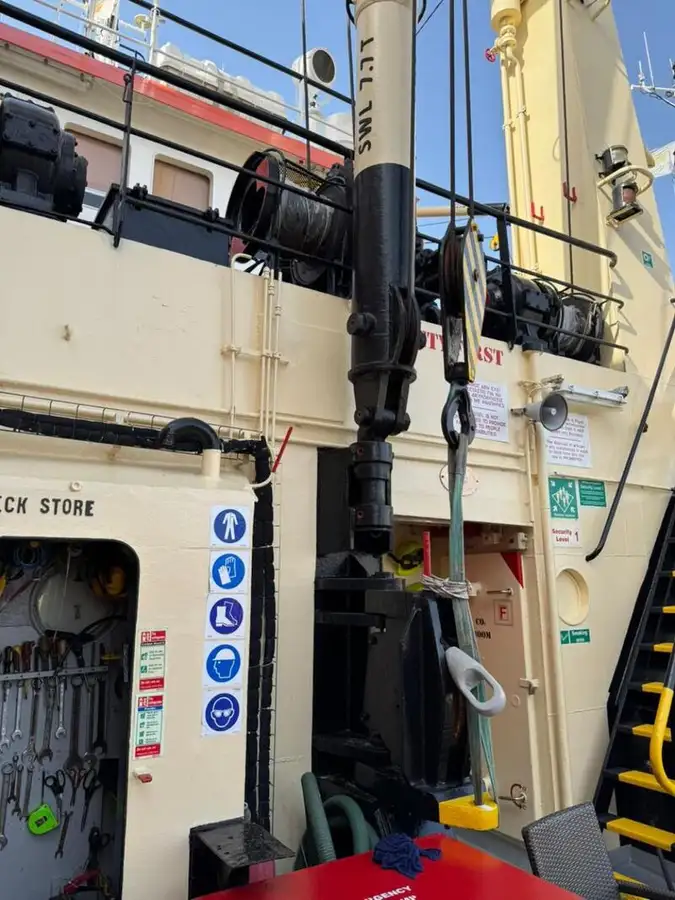 Tàu container để bán