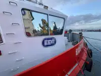 Tàu kéo để bán