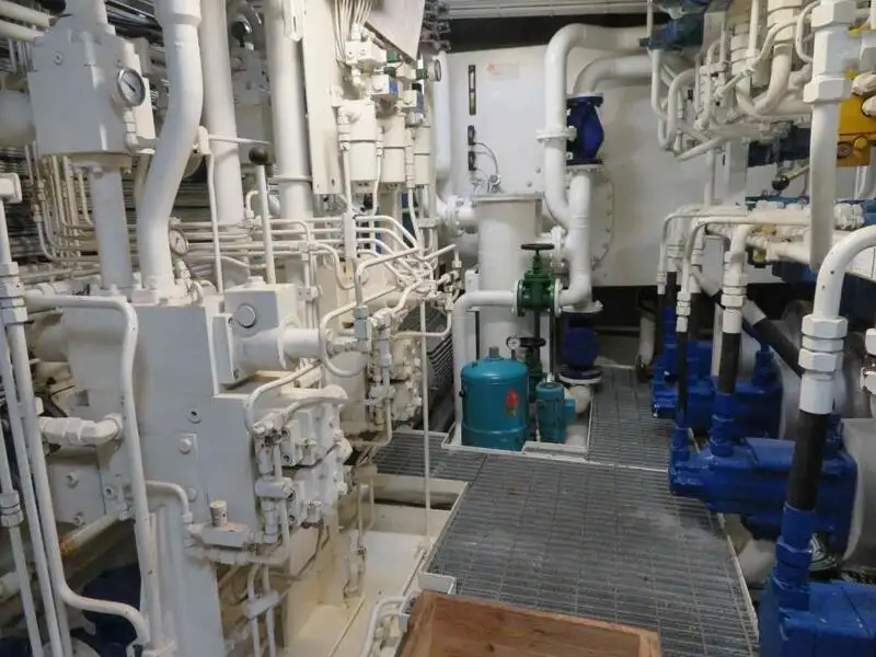 Tàu lưới vây để bán