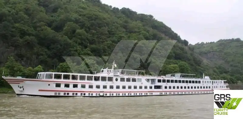 Tàu du lịch để bán