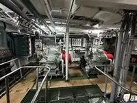 Tàu kéo lưới để bán