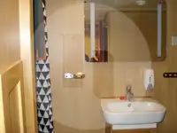Tàu kéo lưới để bán