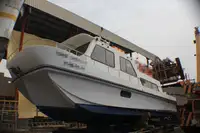 Tàu chở thủy thủ đoàn để bán