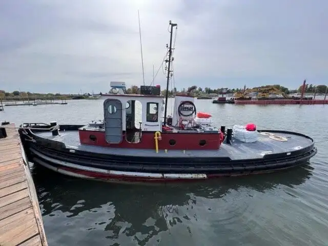 Tàu kéo để bán