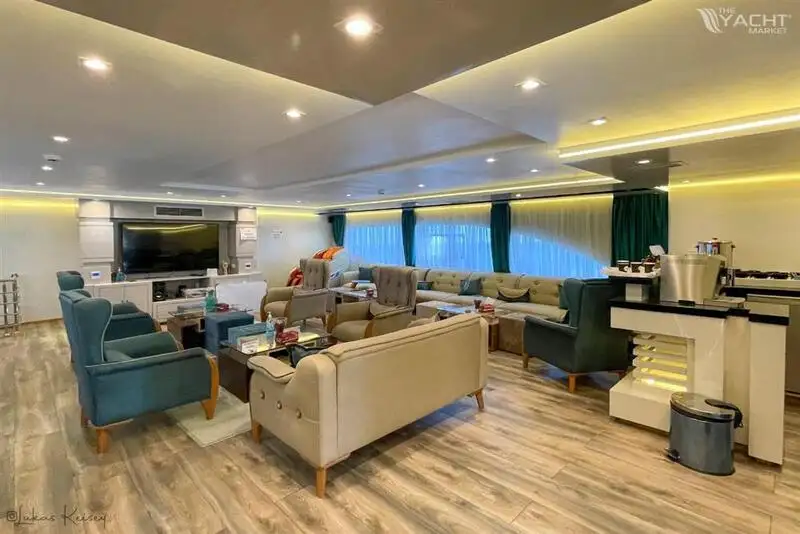 Tàu hỗ trợ lặn để bán