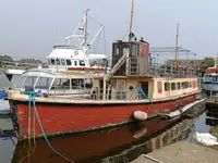 Tàu phà để bán