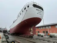 Tàu kéo lưới để bán
