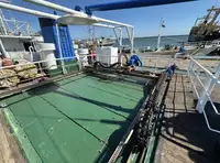 Tàu kéo lưới để bán