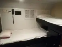 Tàu chở thủy thủ đoàn để bán