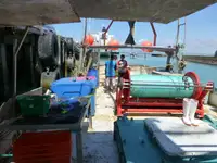 Tàu kéo lưới để bán