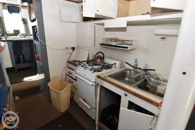 Tàu câu dài để bán