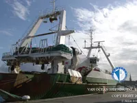 Tàu kéo lưới để bán