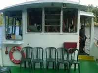 Tàu du lịch để bán