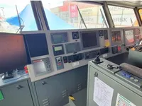 Tàu làm việc để bán