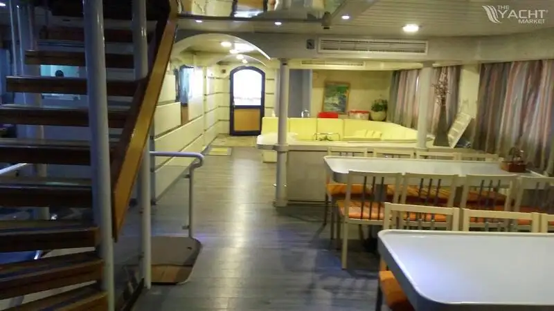 Tàu hỗ trợ lặn để bán