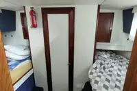 Tàu kéo lưới để bán