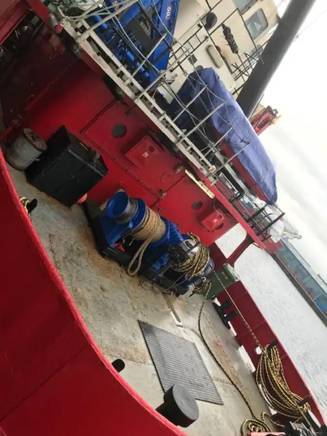 Tàu nạo vét để bán