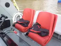 Tàu du lịch để bán
