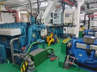 Tàu kéo để bán