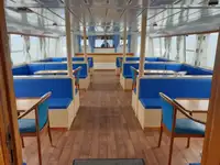 Tàu chở khách rao bán