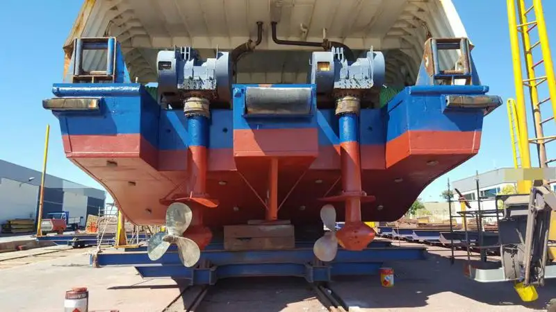 Tàu làm việc để bán