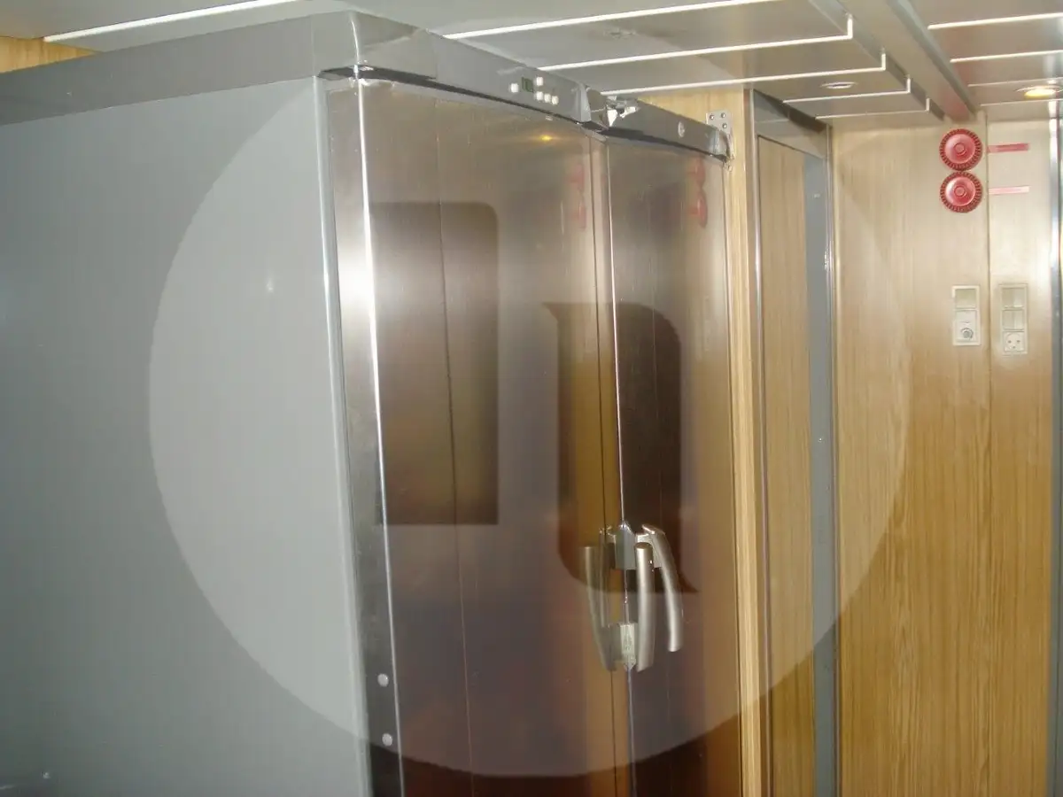 Tàu kéo lưới để bán