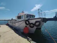 Tàu chở thủy thủ đoàn để bán