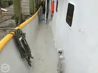 Tàu kéo lưới để bán