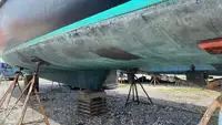Tàu du lịch để bán