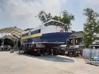 Tàu du lịch để bán