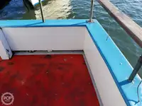 Tàu phà để bán