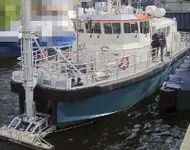Tàu chở thủy thủ đoàn để bán