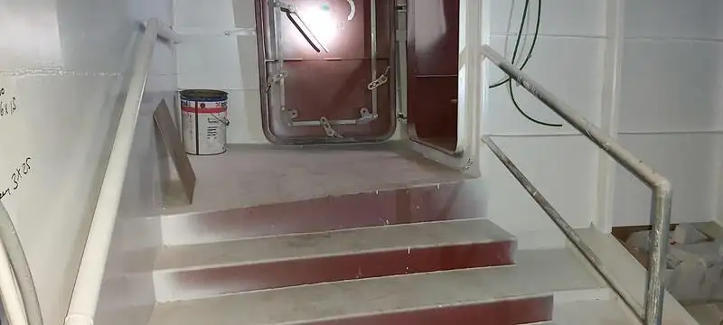 Tàu du lịch để bán