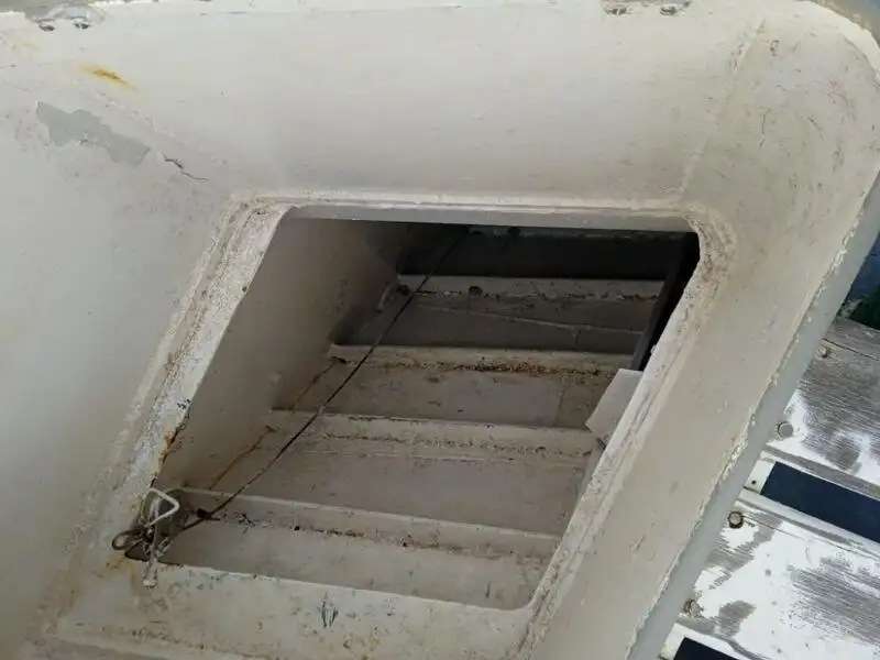 Tàu phà để bán