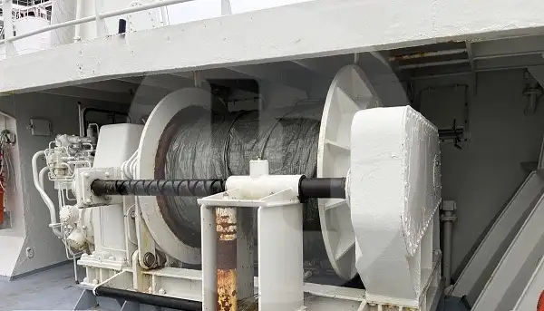 Tàu kéo lưới để bán