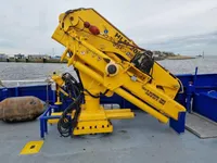 Tàu chở thủy thủ đoàn để bán