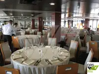 Tàu du lịch để bán