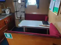 Tàu làm việc để bán