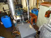 Tàu làm việc để bán