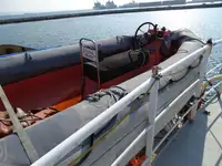Tàu làm việc để bán