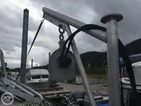 Tàu chở thủy thủ đoàn để bán