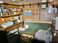 Tàu kéo lưới để bán