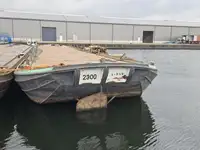 Xà lan rao bán