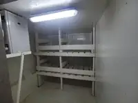 Tàu cung cấp để bán