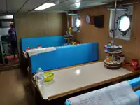 Tàu kéo lưới để bán
