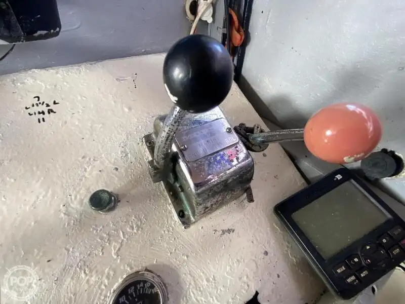 Tàu kéo lưới để bán