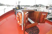 Tàu du lịch để bán