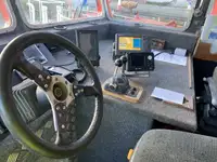 Tàu chở thủy thủ đoàn để bán