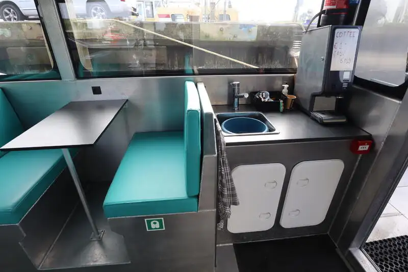 Tàu chở khách để bán