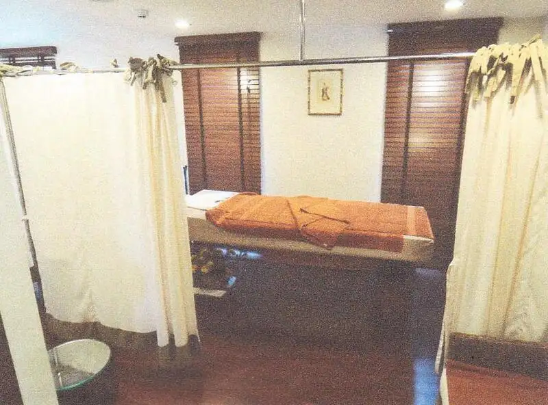Tàu du lịch để bán